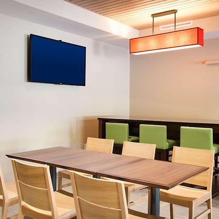 Country Inn & Suites By Radisson, Springfield Southeast Buitenkant foto