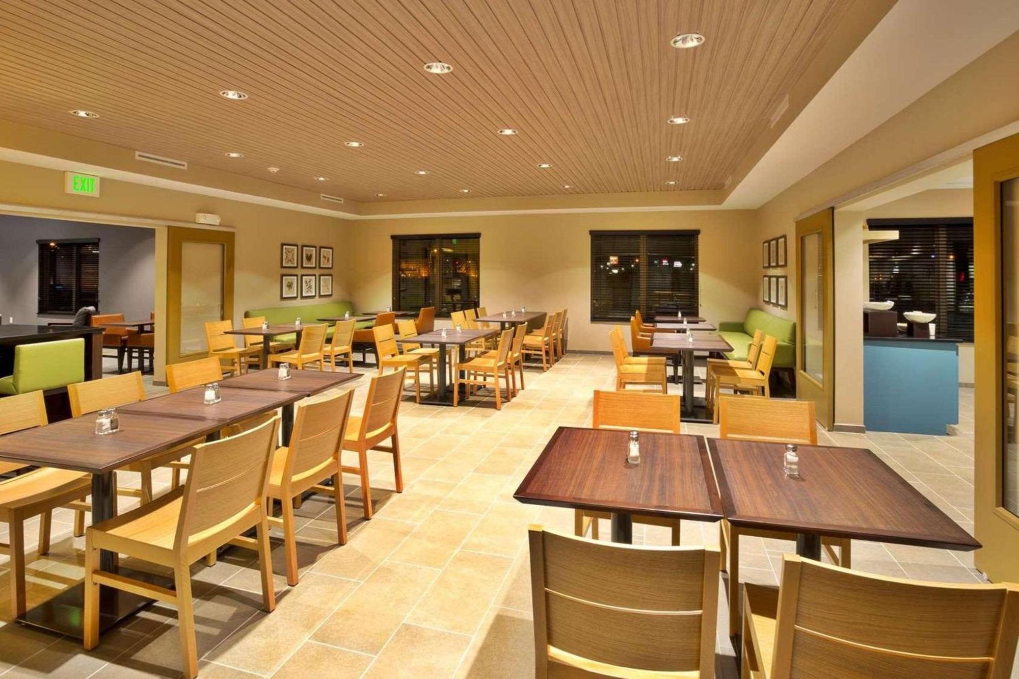 Country Inn & Suites By Radisson, Springfield Southeast Buitenkant foto